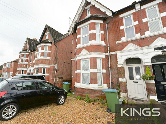 3 Bedroom Flat To Rent In Landguard Road, Southampton, SO15
