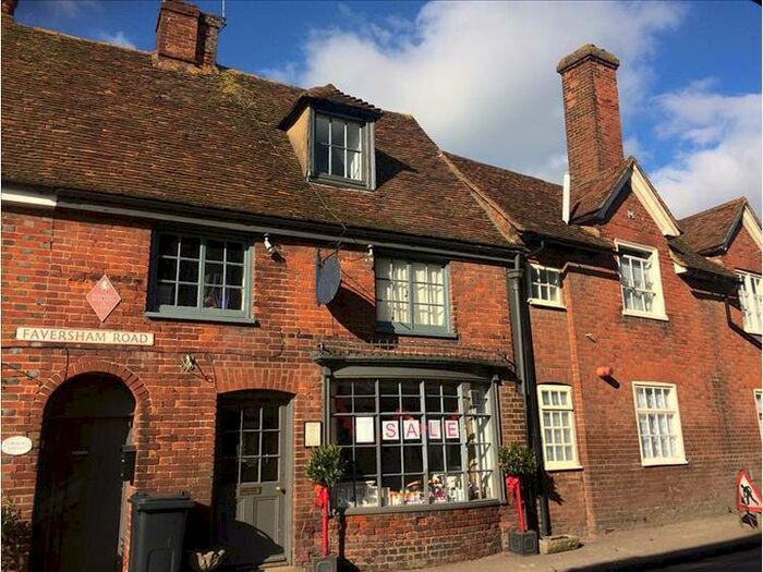 3 Bedroom Flat To Rent In The Square, Lenham, Maidstone, ME17