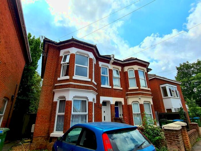 1 Bedroom Apartment To Rent In Gordon Avenue, Southampton, SO14