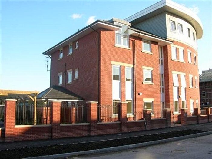 2 Bedroom Flat To Rent In Drayton Street, Hulme. Manchester, M15