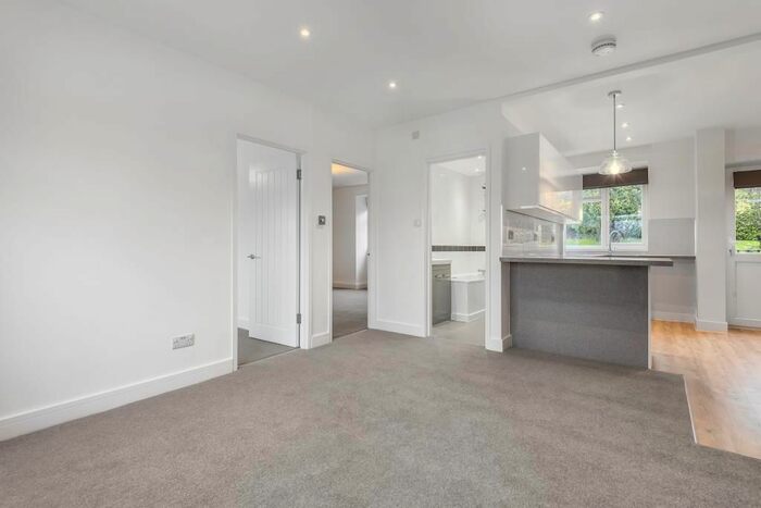 2 Bedroom Flat To Rent In Petersham Road, Richmond, TW10