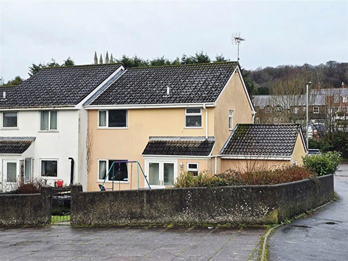 4 Bedroom End Terrace House For Sale In Arundell Gardens, Lifton, PL16