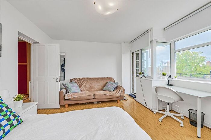 3 Bedroom Flat To Rent In Plummer Road, London, SW4