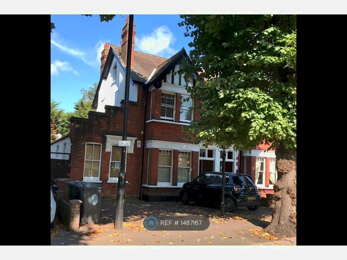 2 Bedroom Flat To Rent In The Avenue, Highams Park, E4