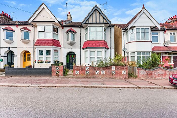 1 Bedroom Flat To Rent In Westbourne Grove, Westcliff-On-Sea, SS0