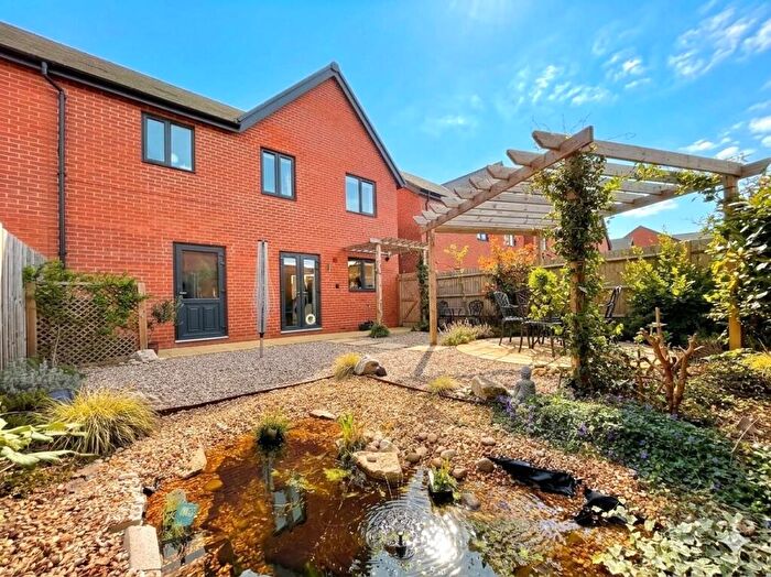 3 Bedroom Semi-Detached House For Sale In Glassfield Road, Whiteley, PO15