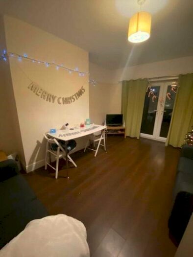 4 Bedroom Semi-Detached House To Rent In Birchfields Road, Fallowfield, M14