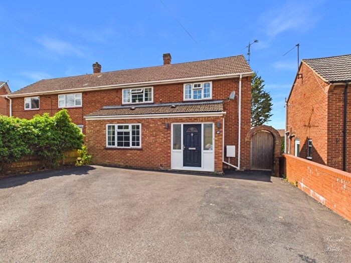 3 Bedroom Semi-Detached House For Sale In Overn Avenue, Buckingham, Buckinghamshire, MK18