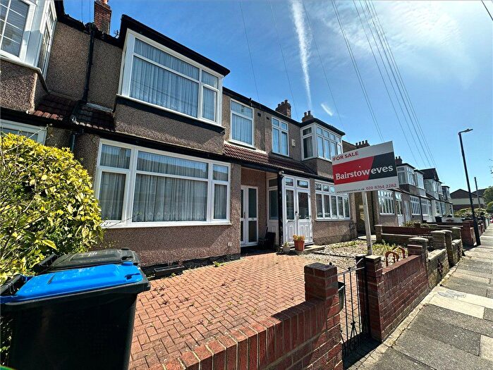 3 Bedroom Terraced House For Sale In Middle Way, London, London, SW16