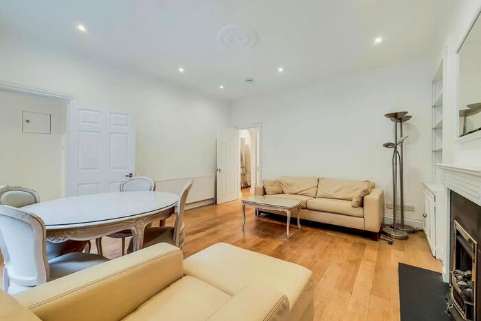 3 Bedroom Flat To Rent In Philbeach Gardens, Earls Court, London, SW5