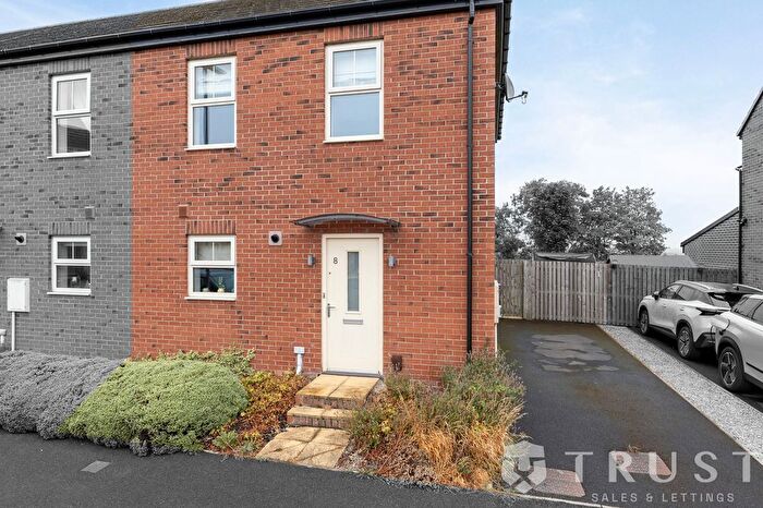 3 Bedroom End Terrace House For Sale In Bretby Avenue, Ossett, WF5