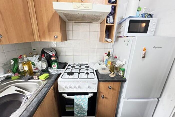 2 Bedroom Flat To Rent In Diana Street Cardiff, CF24