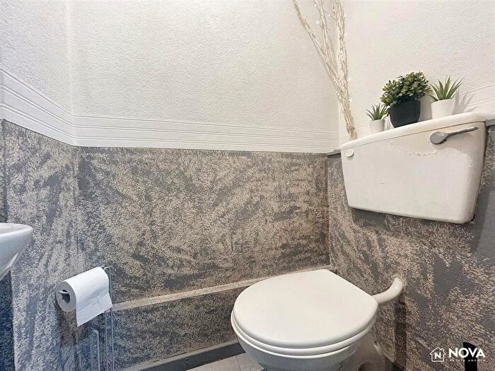 3 Bedroom Terraced House For Sale In Sherd Close, Luton, LU3