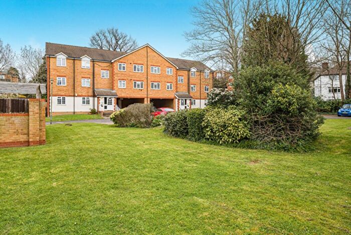 2 Bedroom Apartment For Sale In Hanson Close, Beckenham, Kent, BR3