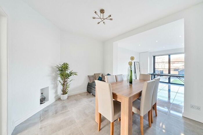 4 Bedroom Terraced House For Sale In Southend Lane, Catford, SE6