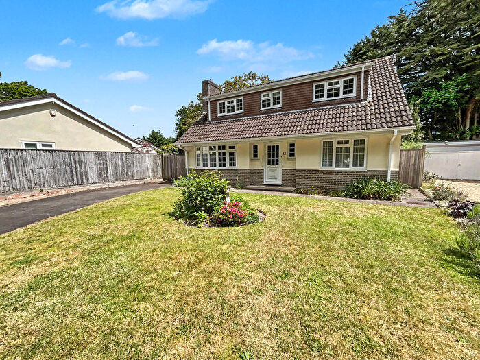 4 Bedroom Detached House For Sale In West Christchurch, BH23