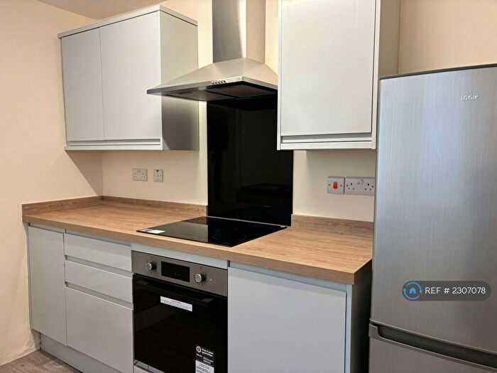 3 Bedroom Terraced House To Rent In Castle Road, Chatham, ME4