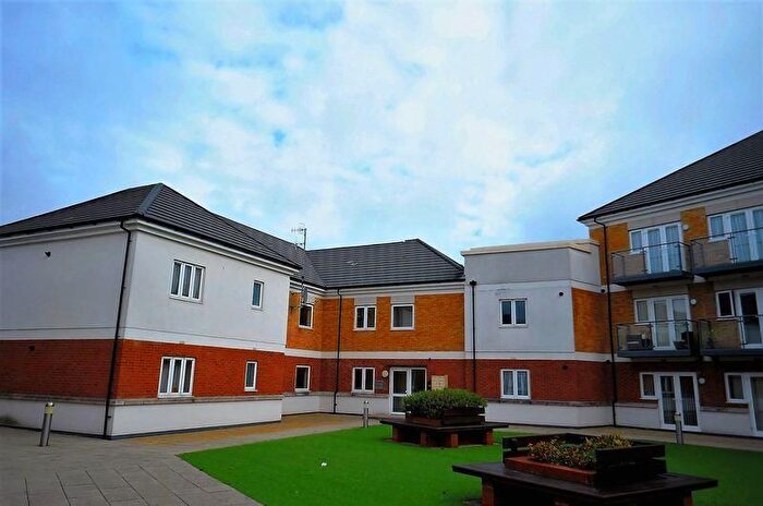 2 Bedroom Flat For Sale In Ley Farm Close, Watford, WD25