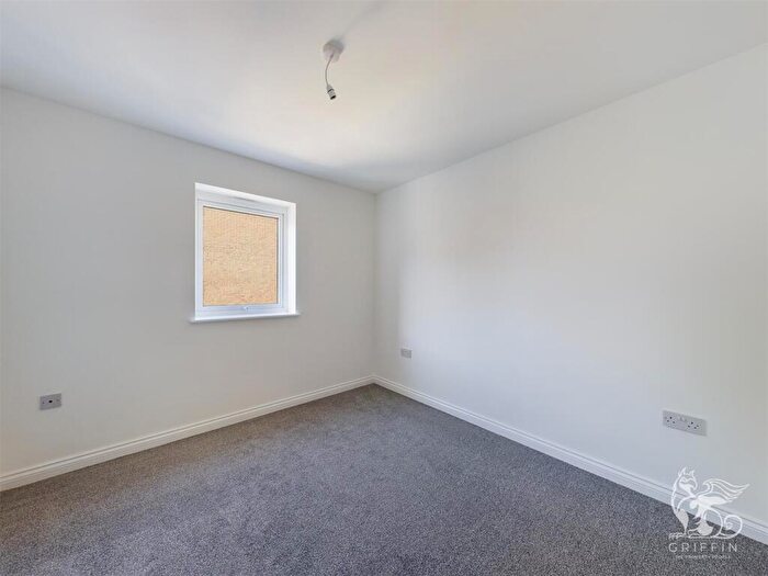 2 Bedroom Flat To Rent In Melbourne Road, Tilbury, RM18