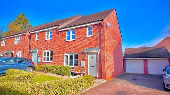 3 Bedroom Semi Detached House For Sale In Holywell Fields, Hinckley, LE10