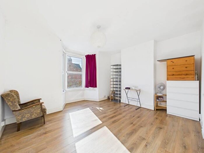 3 Bedroom Flat To Rent In Seaford Road, London, N15