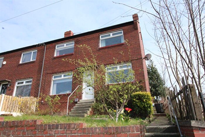 3 Bedroom Semi-Detached House To Rent In Middlegate, Birstall, Batley, WF17