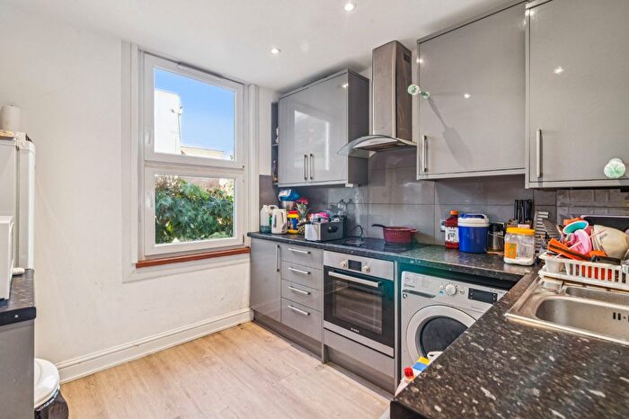 2 Bedroom Flat To Rent In Mitcham Lane, Streatham Vale, SW16