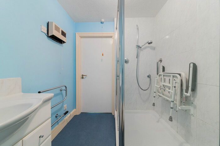 1 Bedroom Flat To Rent In Greville Court, Greville Park Road, Ashtead, Surrey, KT21