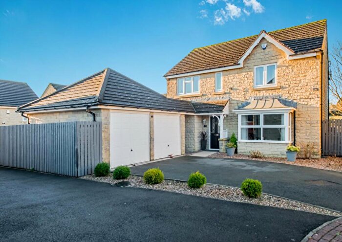 4 Bedroom Detached House For Sale In Winscar Avenue, Clayton Heights, Bradford, BD6