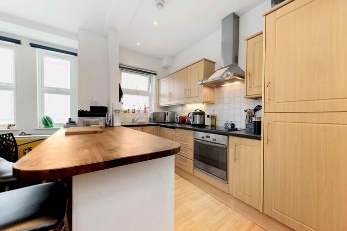 2 Bedroom Flat To Rent In Durnsford Road, London, SW19