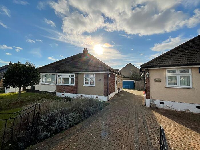 2 Bedroom Bungalow For Sale In South Hall Drive, Rainham, Essex, RM13