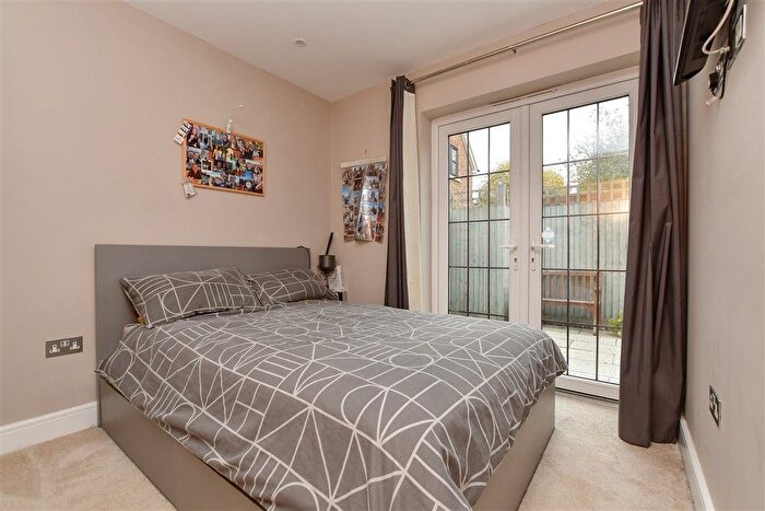 1 Bedroom Maisonette For Sale In Norwood Road, Effingham, Surrey, KT24
