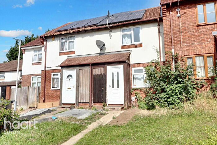 2 Bedroom Terraced House For Sale In The Ridings, Luton, LU3