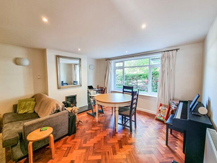2 Bedroom Flat For Sale In Roymount Court, Wellesley Road, Twickenham, TW2