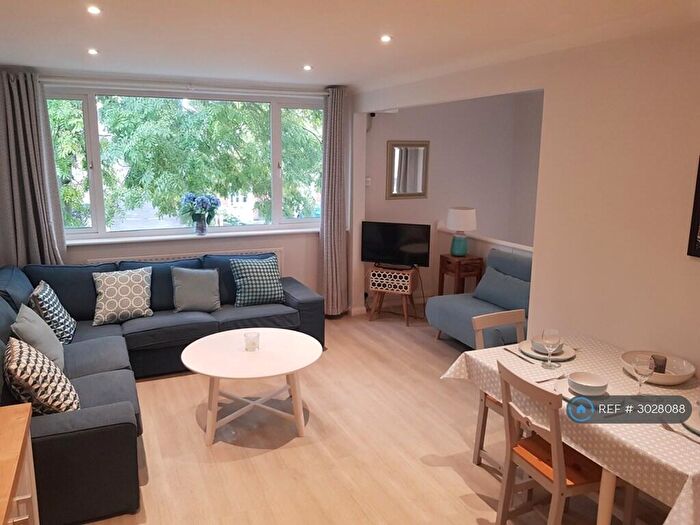 3 Bedroom Flat To Rent In Dukes Avenue, New Malden, KT3