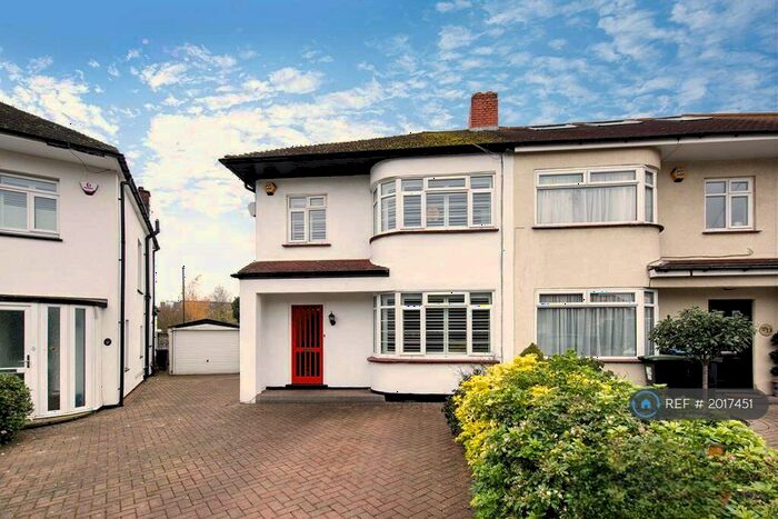 3 Bedroom Semi-Detached House To Rent In Apple Grove, Enfield, EN1