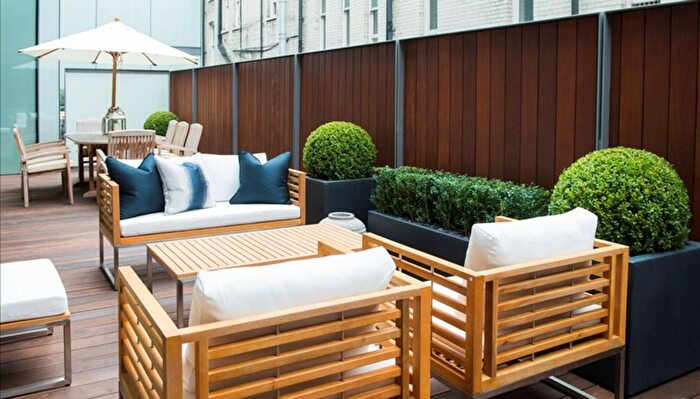 3 Bedroom Flat To Rent In Duke Street, Mayfair, London, W1K