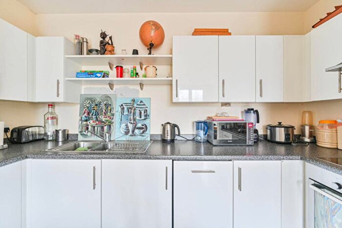 1 Bedroom Flat For Sale In Albemarle Road, Beckenham, BR3