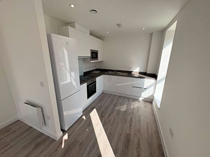 1 Bedroom Flat To Rent In Lucas Close, Balsall Heath, Birmingham, B12