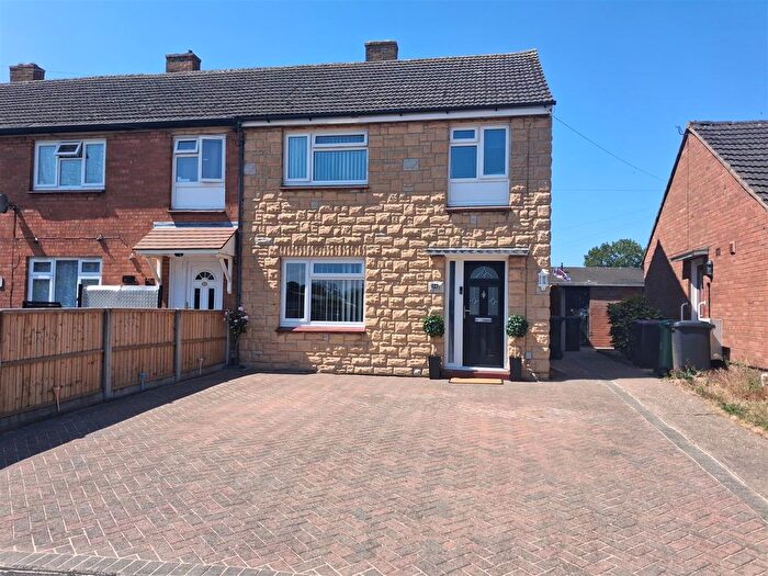 3 Bedroom Semi-Detached House For Sale In Glebelands, Shawbury, Shrewsbury, SY4