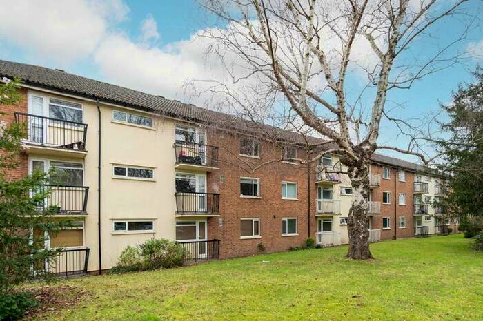 2 Bedroom Flat To Rent In Radcliffe Road, East Croydon, CR0