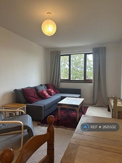 2 Bedroom Flat To Rent In Hawthornden Place, Edinburgh, EH7