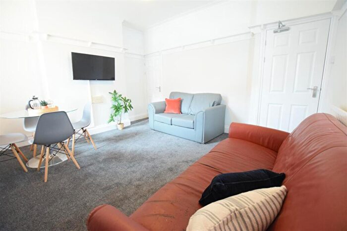 4 Bedroom End Of Terrace House To Rent In Sibthorp Street - Student House - /, LN5