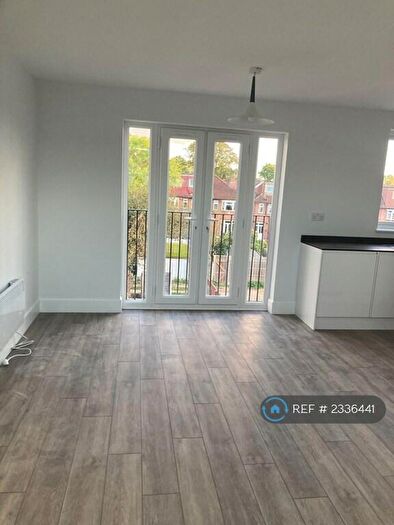 3 Bedroom Flat To Rent In West Barnes Lane, New Malden, KT3