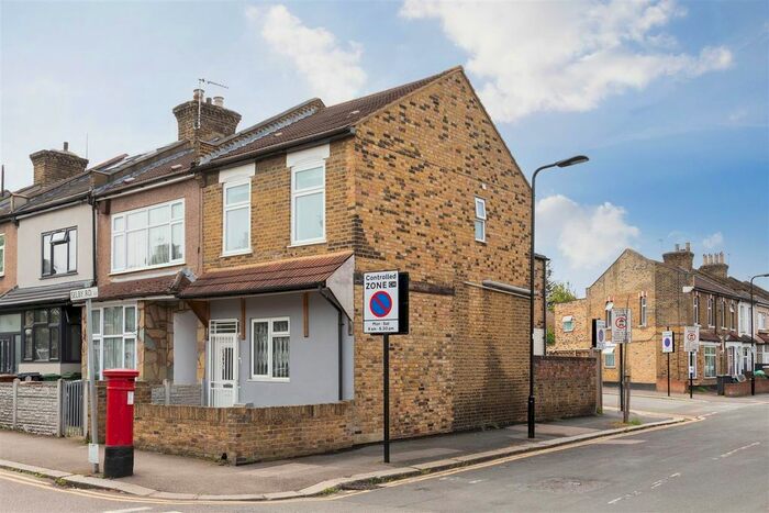 3 Bedroom End Of Terrace House To Rent In Selby Road, London, E11