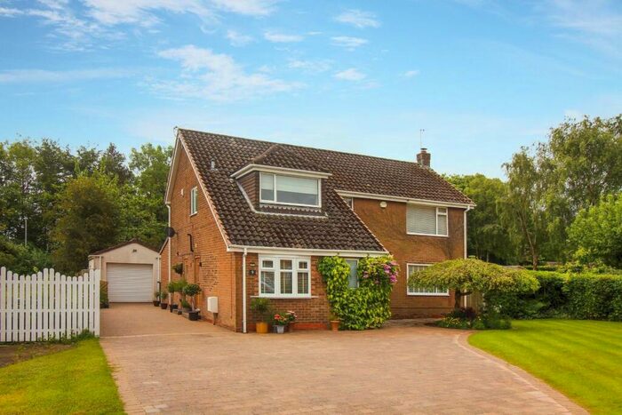 4 Bedroom Detached House For Sale In Shropshire Drive, Durham, DH1
