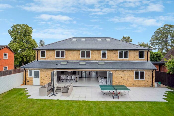 6 Bedroom Detached House To Rent In Blackpond Lane, Farnham Common, SL2