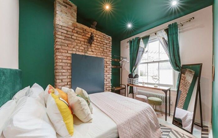 3 Bedroom Detached House For Sale In Cable Street, London, E1W