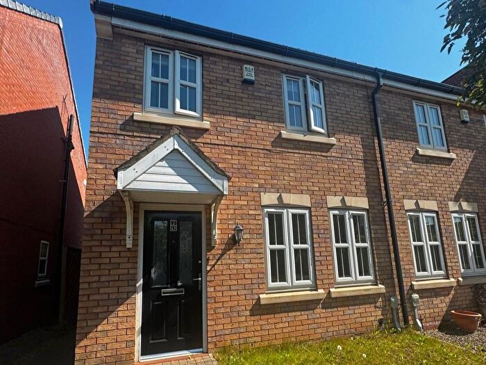 3 Bedroom End Of Terrace House To Rent In Pools Brook Park, Kingswood, HU7