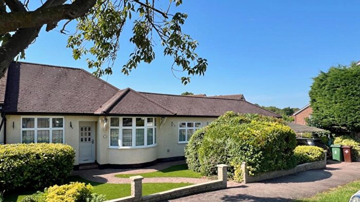 3 Bedroom Semi-Detached Bungalow For Sale In Valance Avenue, Chingford, E4